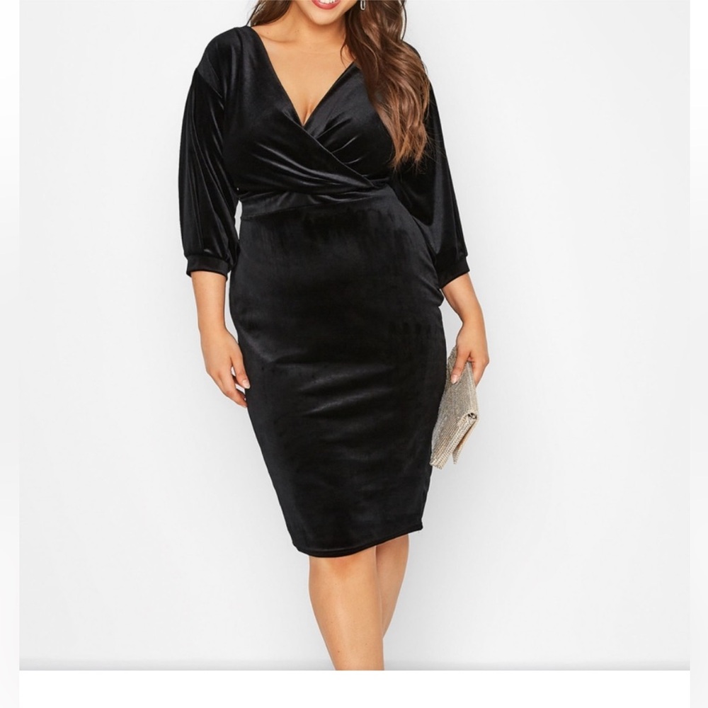 Eloquii Dolman Long Ruched Body-con Sleeve Black Velvet Dress V-Neck Size 24 NWT
